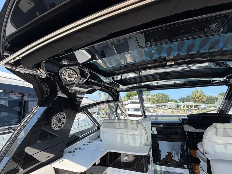 Slide: The Image of Sea Ray Sundancer 370 Outboard 2024 - 14