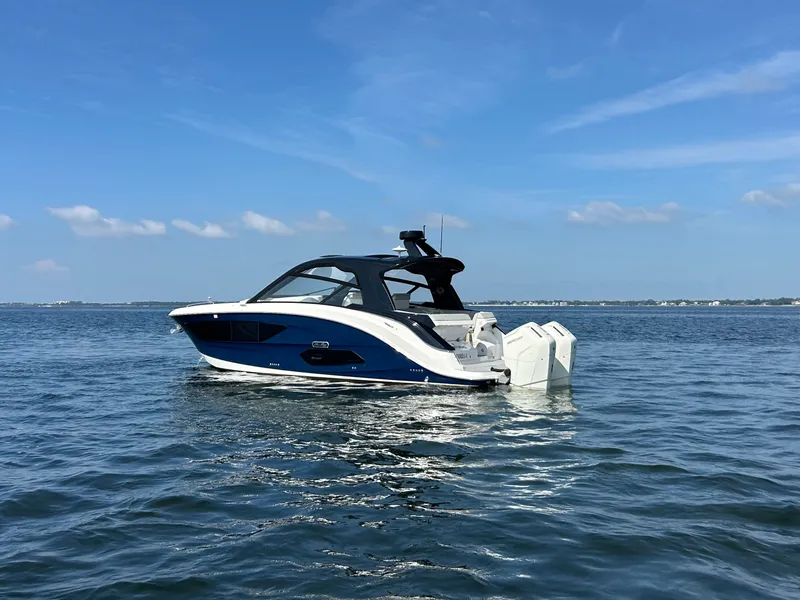 Slide: The Image of Sea Ray Sundancer 370 Outboard 2024 - 1