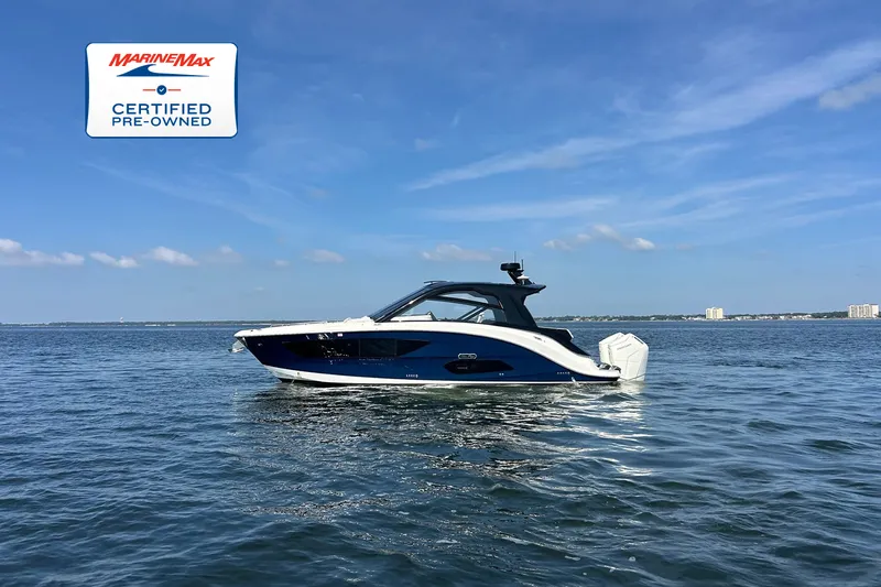 The Image of Sea Ray Sundancer 370 Outboard 2024 - 0