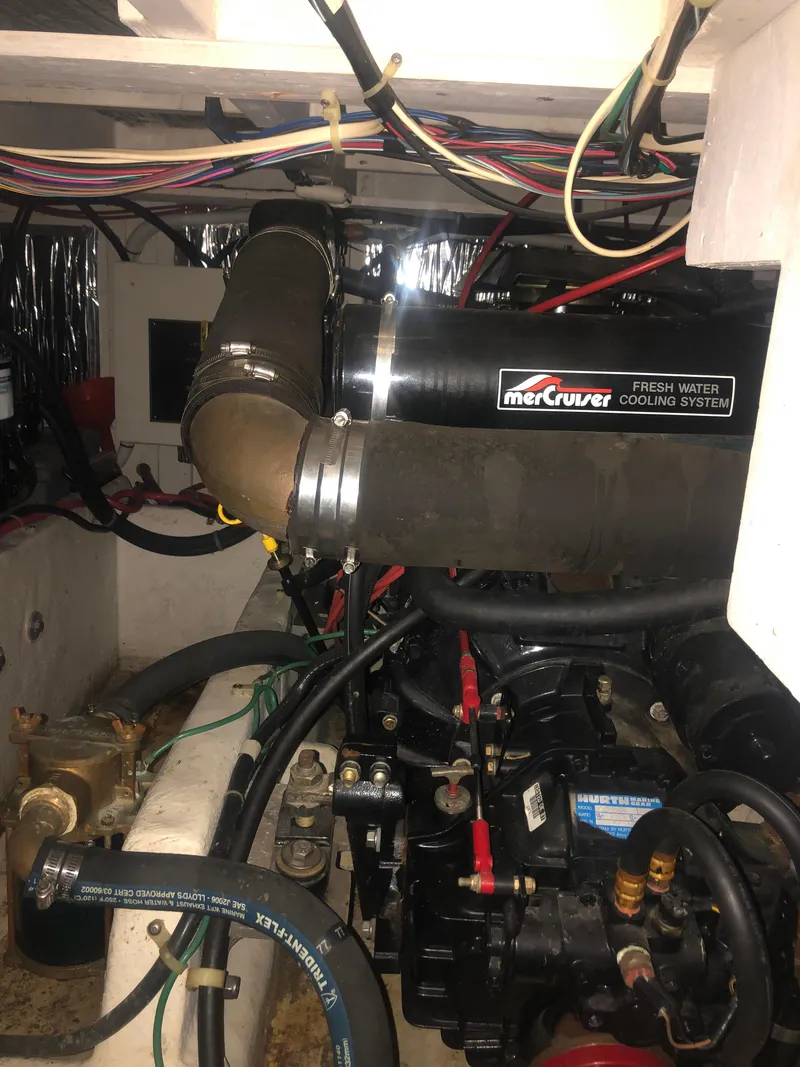 Slide: The Image of Bayliner 3587 Motoryacht 1996 - 50