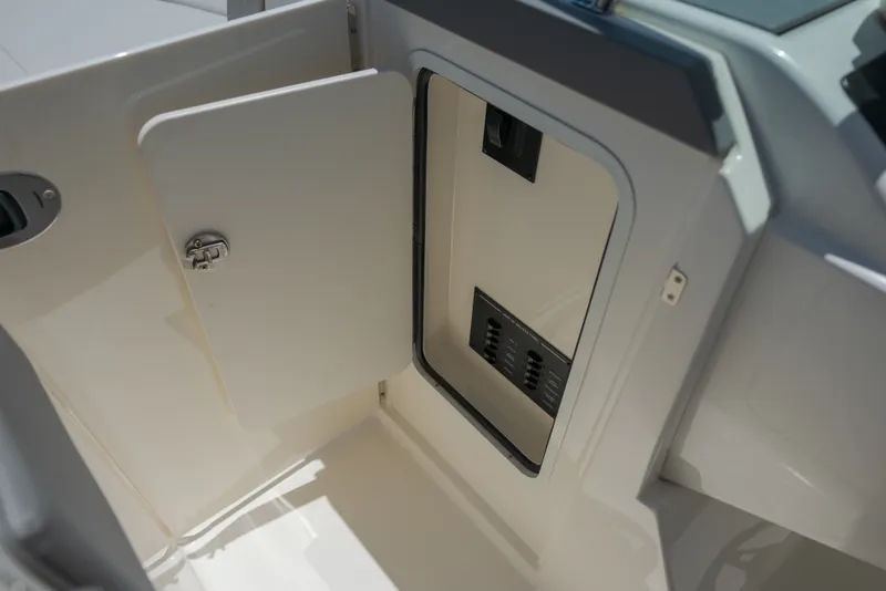 Slide: The Image of Sea Ray 310 SLX 2021 - 12