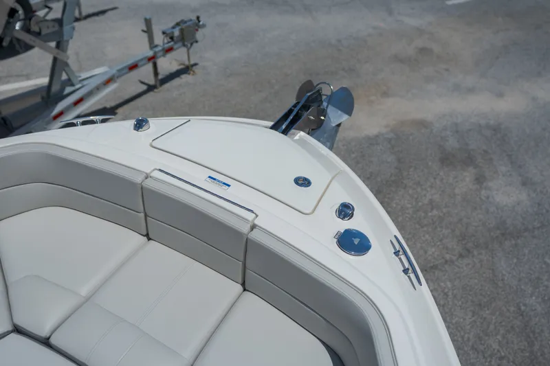 Slide: The Image of Sea Ray 310 SLX 2021 - 8