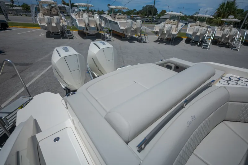 Slide: The Image of Sea Ray 310 SLX 2021 - 26