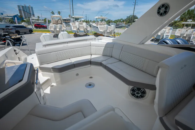 Slide: The Image of Sea Ray 310 SLX 2021 - 22