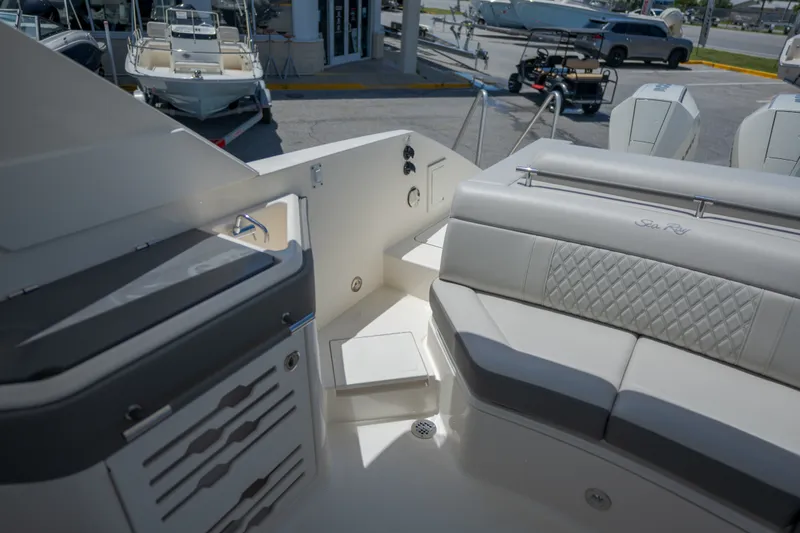 Slide: The Image of Sea Ray 310 SLX 2021 - 25