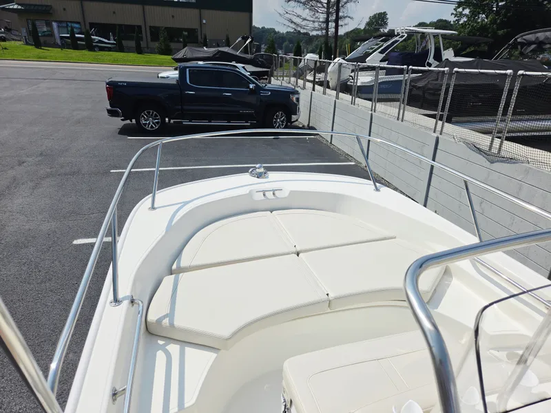 Slide: The Image of Boston Whaler 170 Montauk 2027 - 13