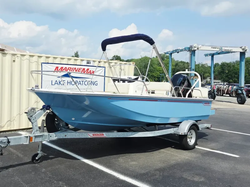 The Image of Boston Whaler 170 Montauk 2027 - 0