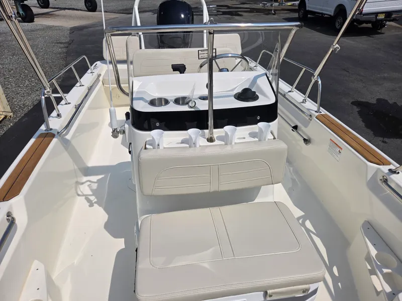 Slide: The Image of Boston Whaler 170 Montauk 2027 - 13