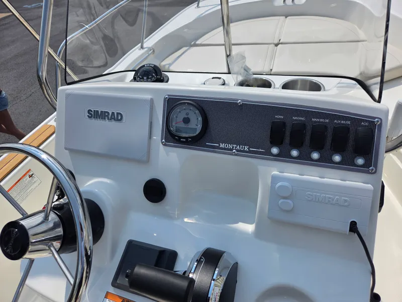 Slide: The Image of Boston Whaler 170 Montauk 2027 - 18