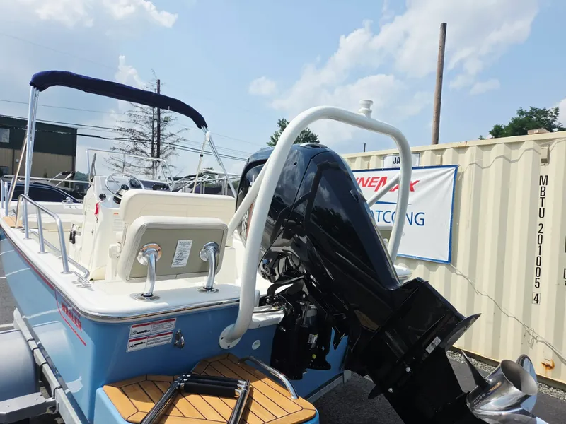 Slide: The Image of Boston Whaler 170 Montauk 2027 - 9