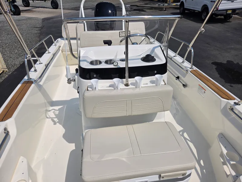 Slide: The Image of Boston Whaler 170 Montauk 2027 - 17