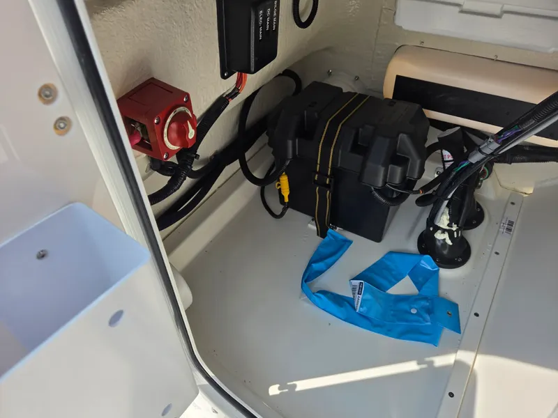 Slide: The Image of Boston Whaler 170 Montauk 2027 - 18