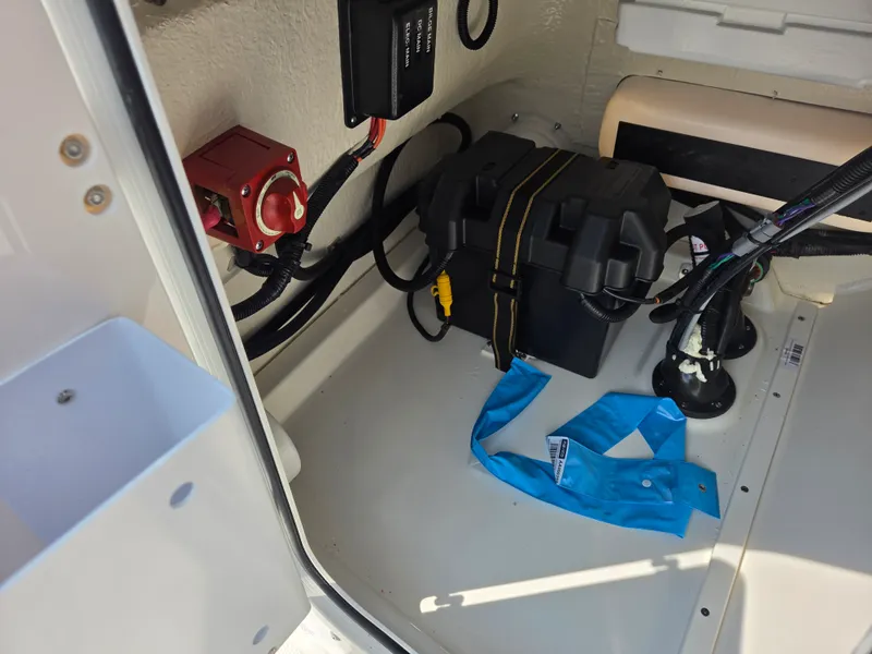 Slide: The Image of Boston Whaler 170 Montauk 2027 - 20