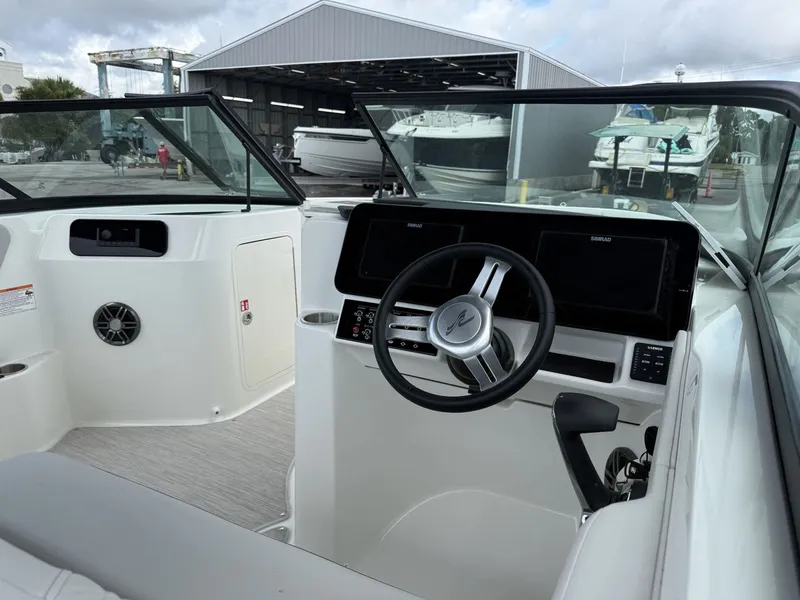 Slide: The Image of Sea Ray SDX 250 Outboard 2026 - 22