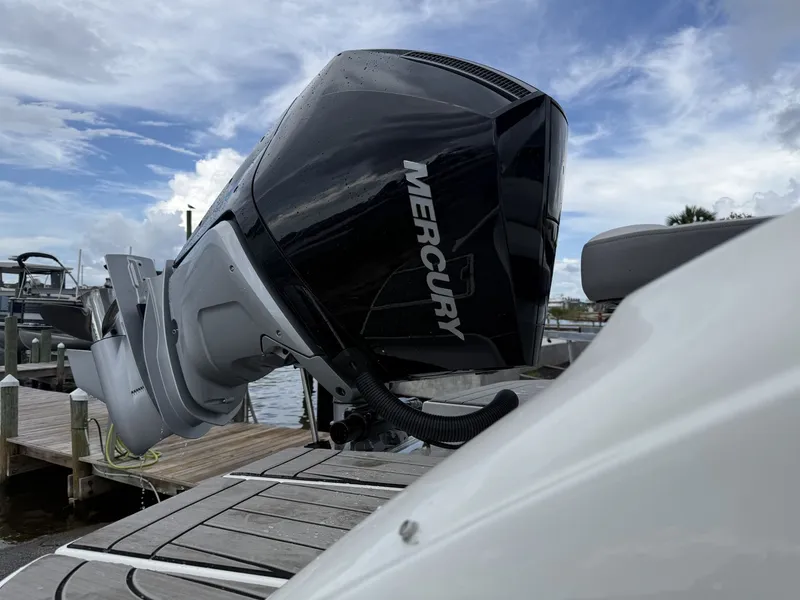 Slide: The Image of Sea Ray SDX 250 Outboard 2026 - 14