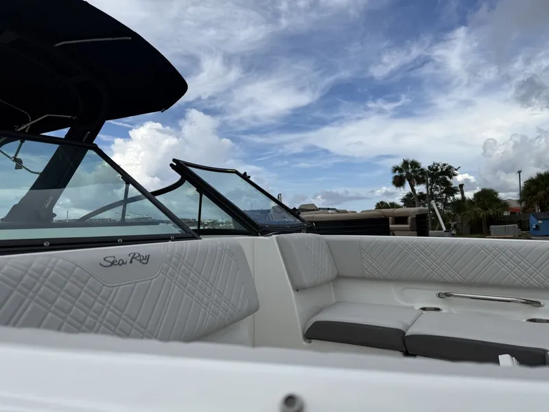 Slide: The Image of Sea Ray SDX 250 Outboard 2026 - 27