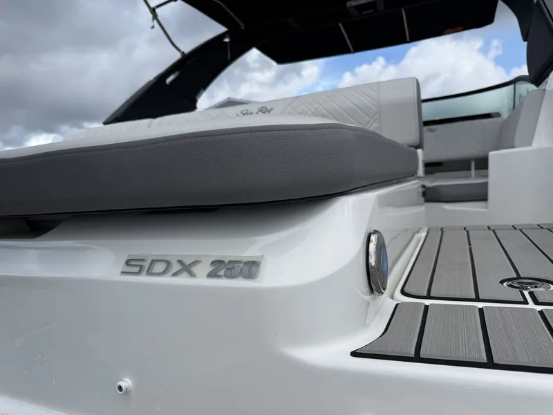 Slide: The Image of Sea Ray SDX 250 Outboard 2026 - 16
