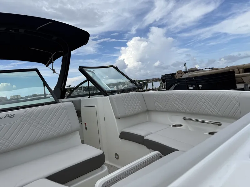 Slide: The Image of Sea Ray SDX 250 Outboard 2026 - 30