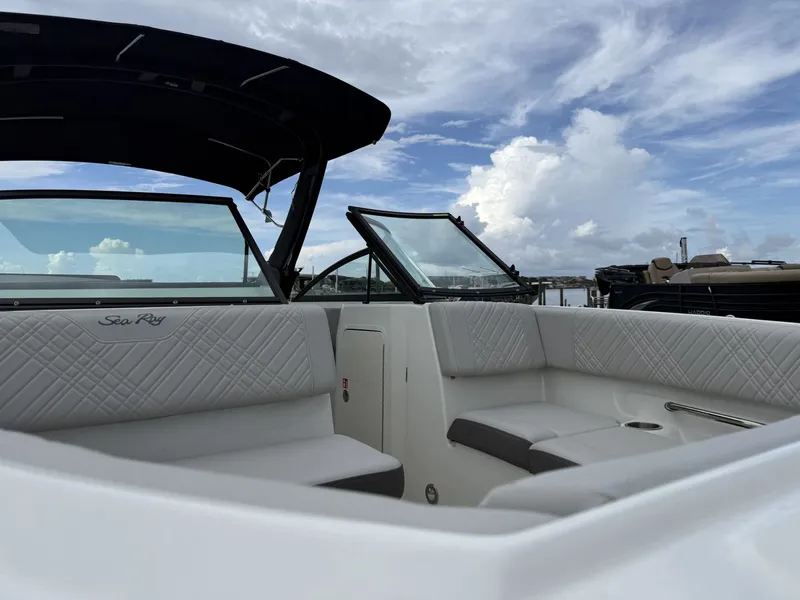 Slide: The Image of Sea Ray SDX 250 Outboard 2026 - 28