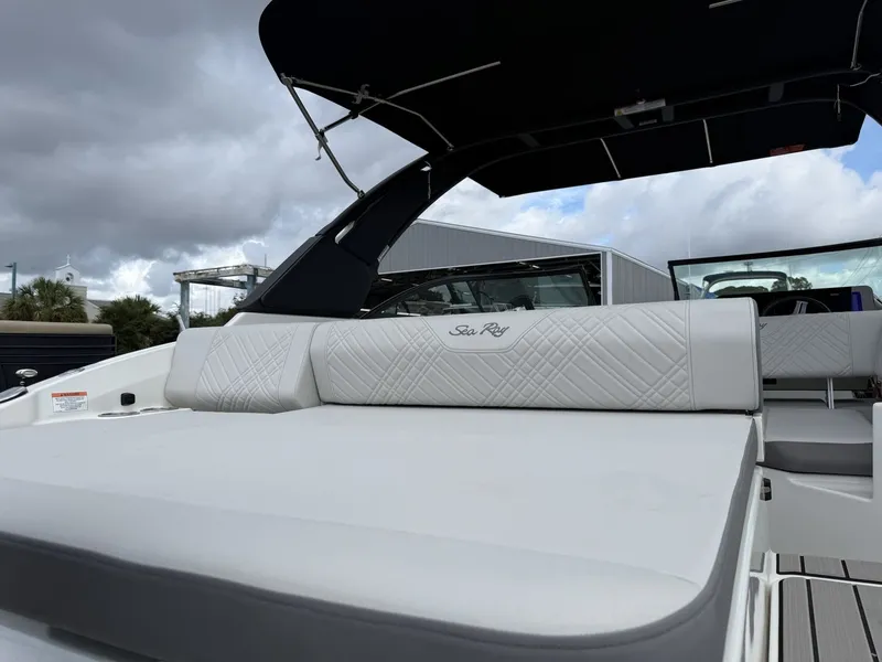 Slide: The Image of Sea Ray SDX 250 Outboard 2026 - 17