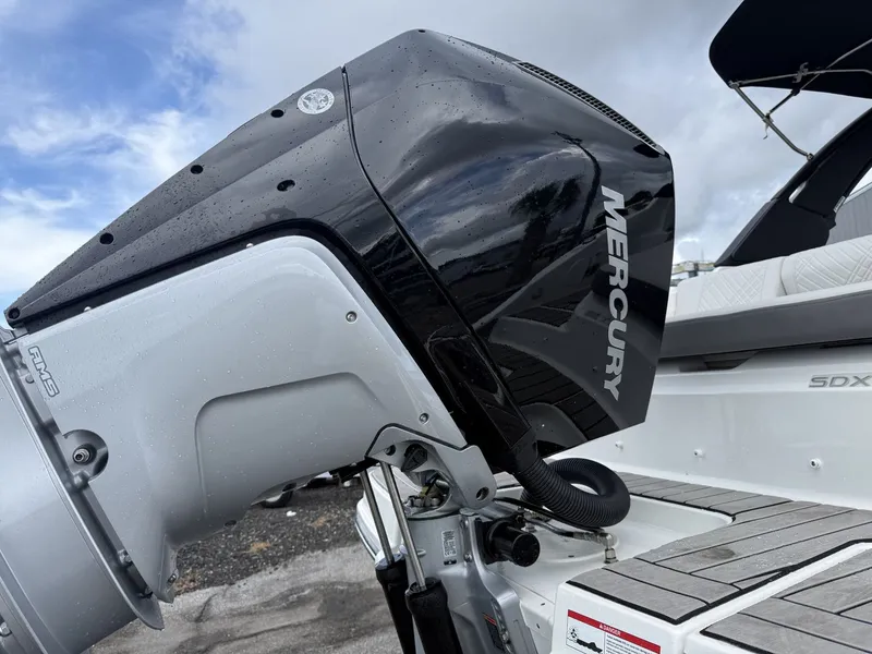 Slide: The Image of Sea Ray SDX 250 Outboard 2026 - 15