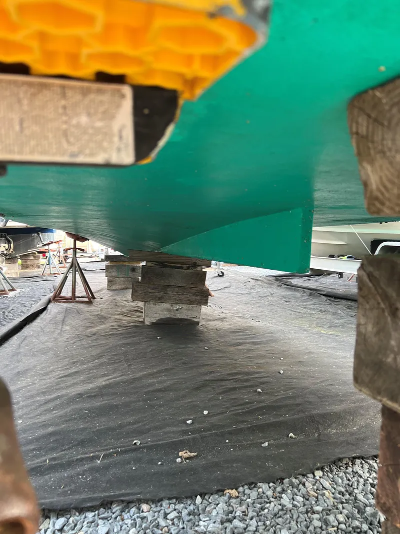 Slide: The Image of Underside of 1987 Custom Vansant 30 boat on dry dock. - 19