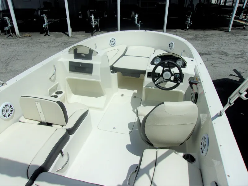 Slide: The Image of Stingray 172SC 2023 - 16