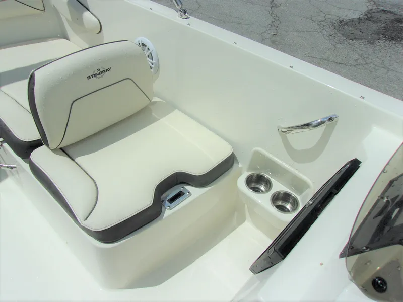 Slide: The Image of Stingray 172SC 2023 - 18