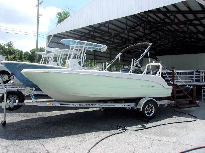 Slide: The Image of Stingray 172SC 2023 - 20