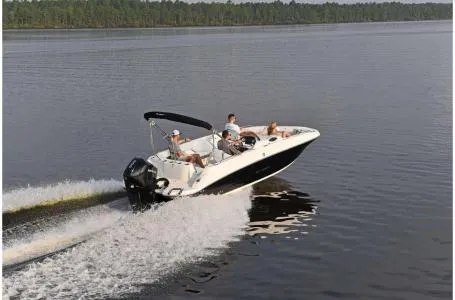 Slide: The Image of Stingray 212 SC 2023 - 4