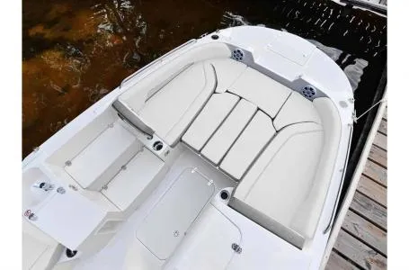 Slide: The Image of Stingray 212 SC 2023 - 5