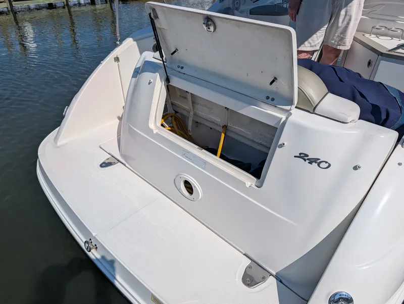 Slide: The Image of Sea Ray 240 SUNDANCER 2007 - 46
