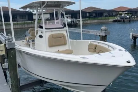 The Image of 2019 NauticStar 22 XS Offshore boat docked in a marina. - 0