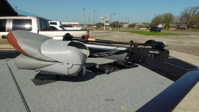 Slide: The Image of 2023 G3 Sportsman 1610 boat with Minn Kota trolling motor. - 9