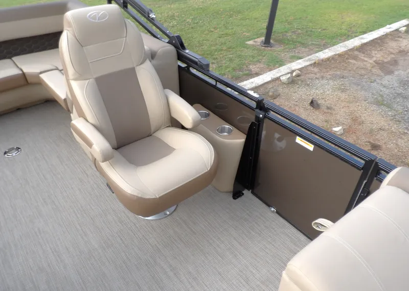 Slide: The Image of Veranda VR235L 2026 - 9