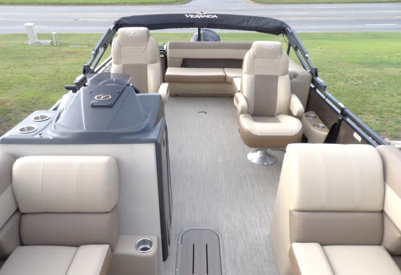 Slide: The Image of Veranda VR235L 2026 - 8