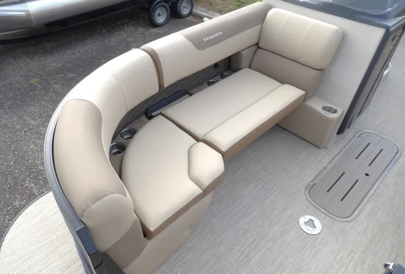 Slide: The Image of Veranda VR235L 2026 - 7