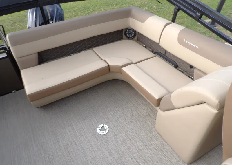 Slide: The Image of Veranda VR235L 2026 - 12