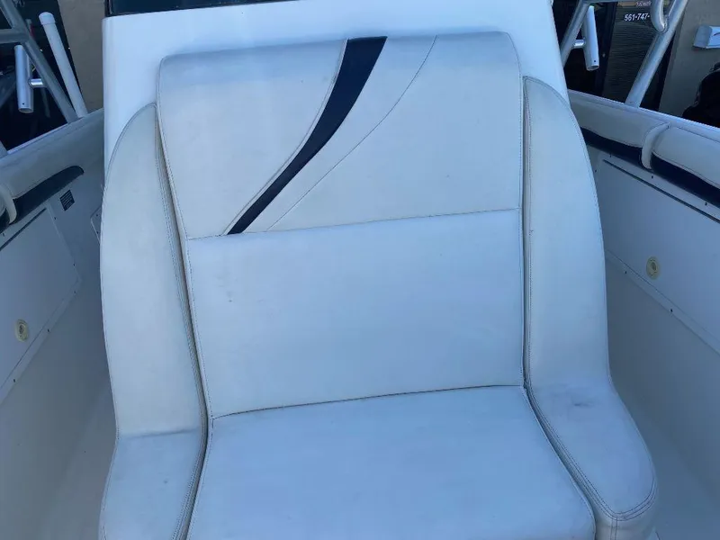 Slide: The Image of White seat on a 1999 Wellcraft 302 Sport boat. - 7