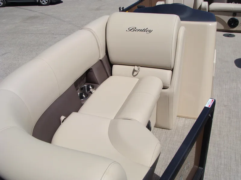 Slide: The Image of Bentley Pontoons 200 XL Cruise 2023 - 10