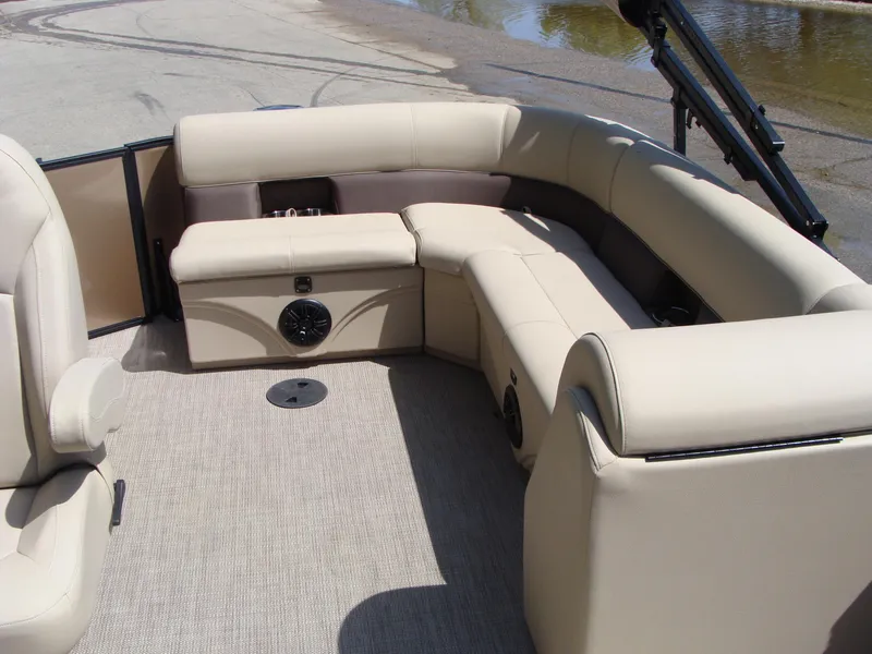 Slide: The Image of Bentley Pontoons 200 XL Cruise 2023 - 3