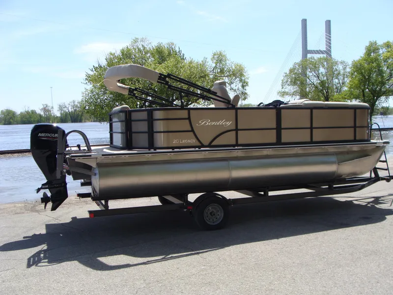 Slide: The Image of Bentley Pontoons 200 XL Cruise 2023 - 5