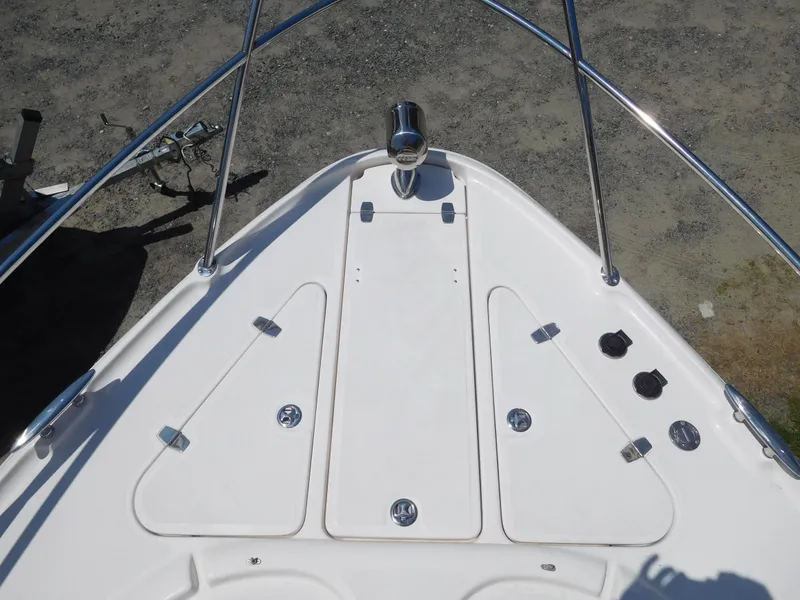 Slide: The Image of Bow of 2007 Regal 4080 Sportyacht with stainless steel railings and anchor. - 18