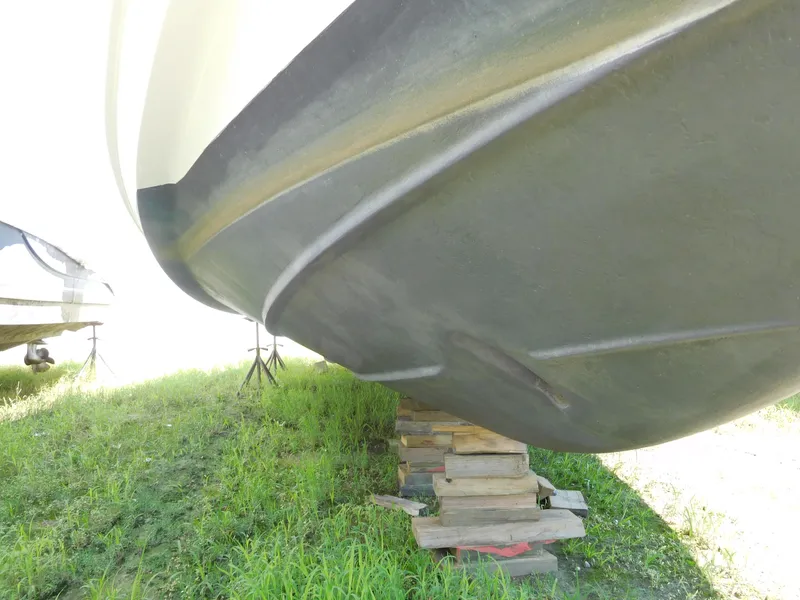 Slide: The Image of 2007 Regal 4080 Sportyacht hull on blocks, grassy area, side view. - 20
