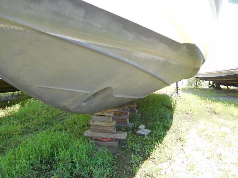 Slide: The Image of 2007 Regal 4080 Sportyacht hull on wooden blocks, grassy area. - 21
