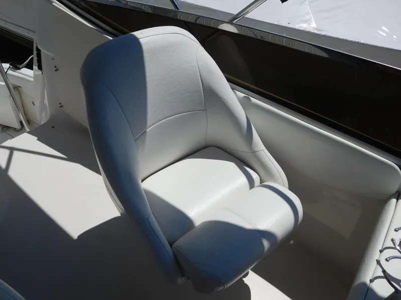 Slide: The Image of White captain's chair on 2007 Regal 4080 Sportyacht deck. - 28