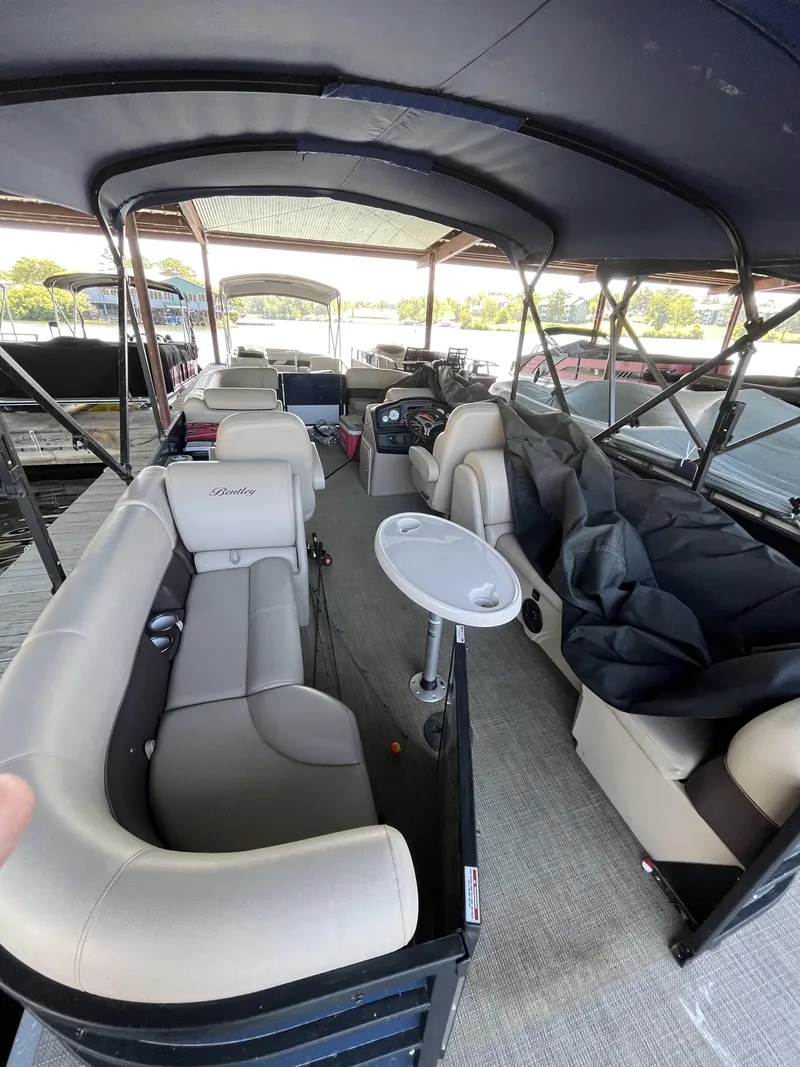 Slide: The Image of Bentley Pontoons Legacy 220 Navigator 2023 - 14