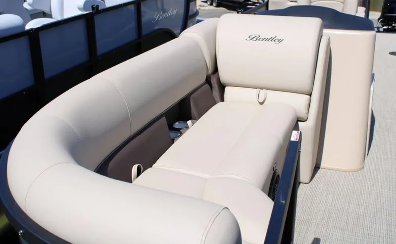 Slide: The Image of Bentley Pontoons Legacy 220 Navigator 2023 - 17