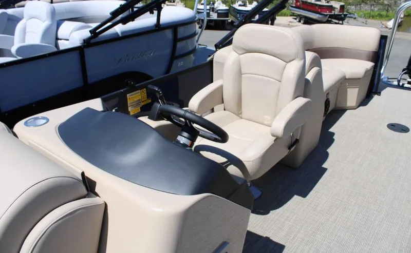 Slide: The Image of Bentley Pontoons Legacy 220 Navigator 2023 - 18