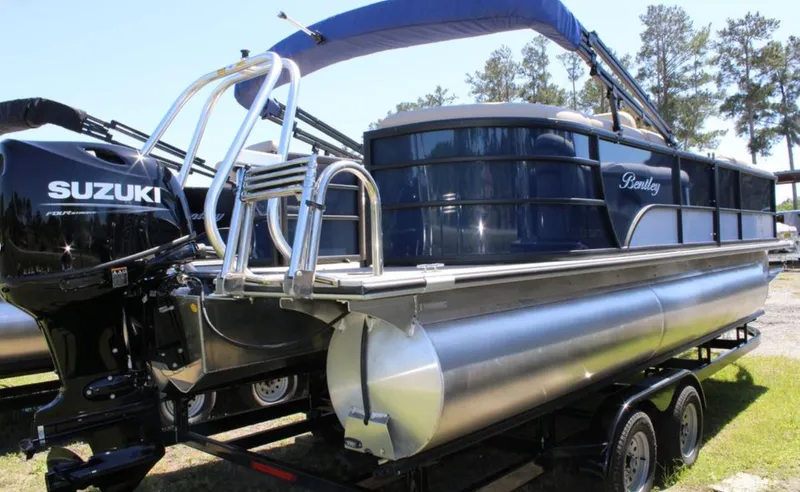 Slide: The Image of Bentley Pontoons Legacy 220 Navigator 2023 - 21